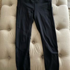 Lululemon gently worn black legging w side pocket 25 inch inseam